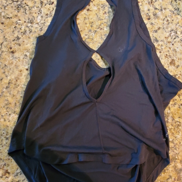 Workout open back top - Picture 2 of 2
